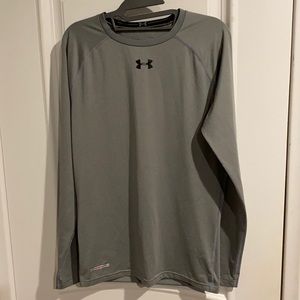 Under armor compression shirt  long sleeve
Please view pictures